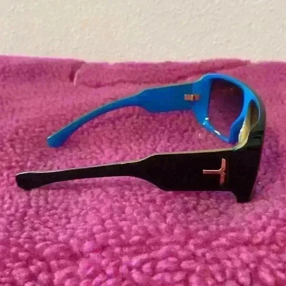 Trina Turk Barcelona sunglasses - Picture 2 of 7